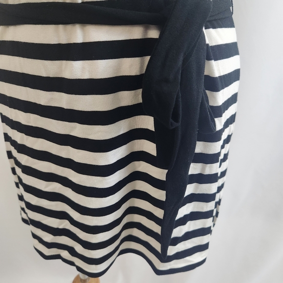 White House|Black Market Top - Picture 8 of 11